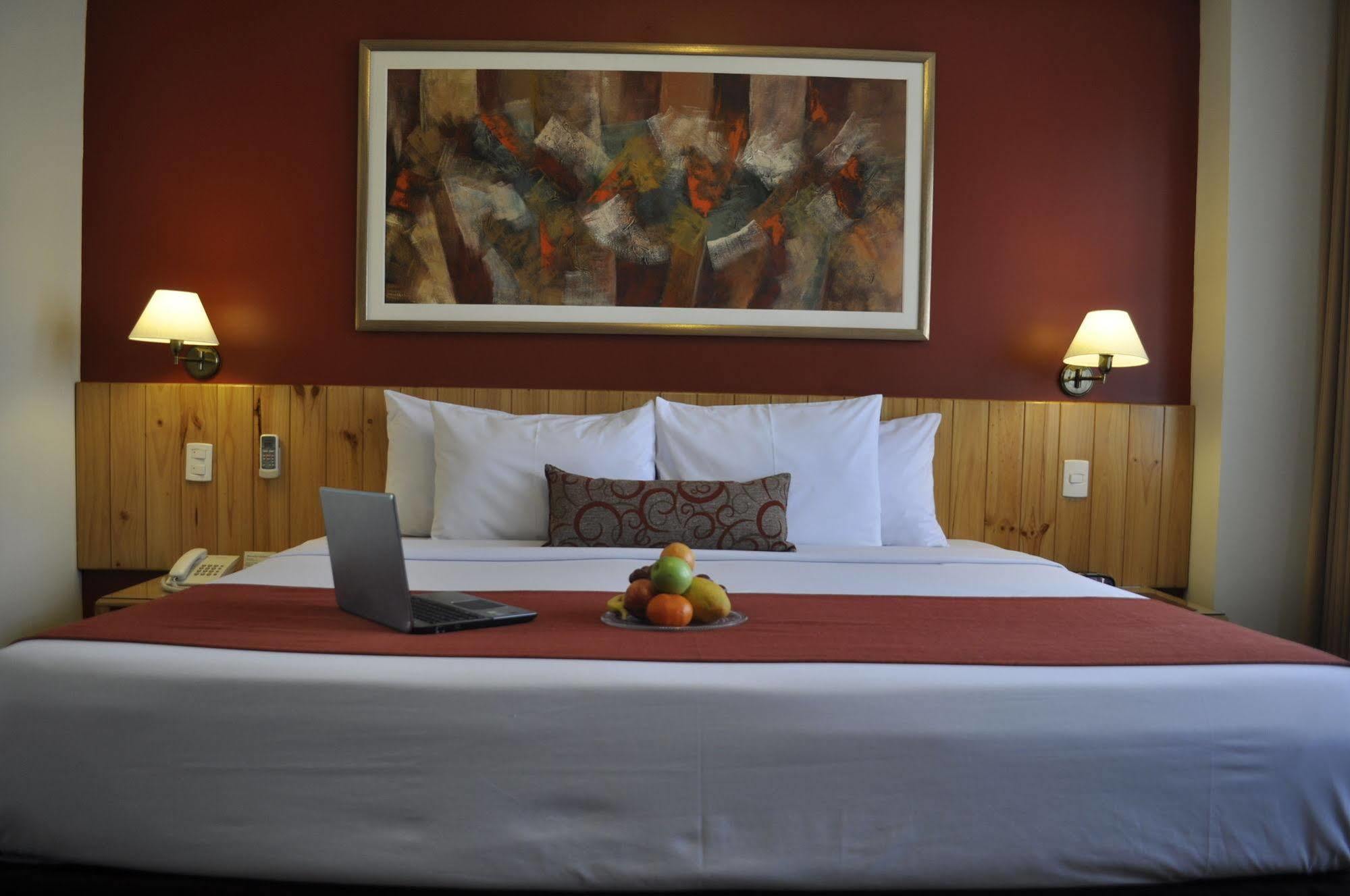 Qorianka Hotel Lima Extérieur photo